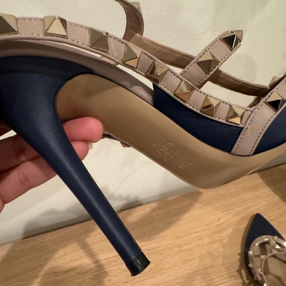 Valentino Garavani Navy and Beige Rockstud Pointed-Toe Strappy Pumps - Picture 12 of 16